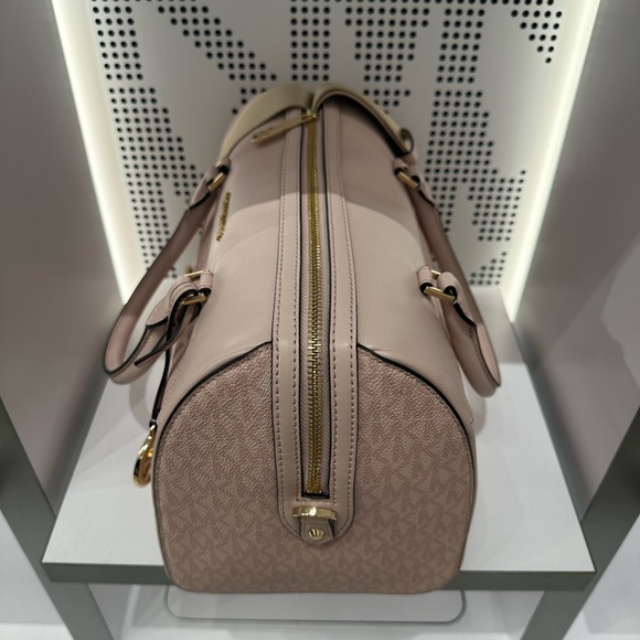 MICHAEL KORS TRAVEL MEDIUM DUFFEL SATCHEL / CROSSBODY LIGHT POWDER BLUSH COLOR - Picture 14 of 16